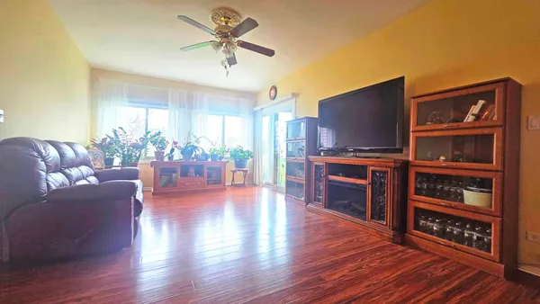 $329,900 | 111 Autumn Court, Unit 111, Buffalo Grove, IL 60089