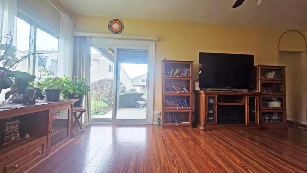 $329,900 | 111 Autumn Court, Unit 111, Buffalo Grove, IL 60089