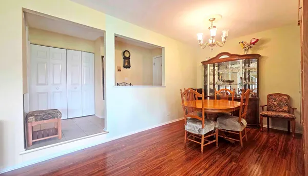 $329,900 | 111 Autumn Court, Unit 111, Buffalo Grove, IL 60089