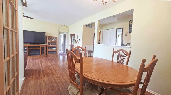 $329,900 | 111 Autumn Court, Unit 111, Buffalo Grove, IL 60089