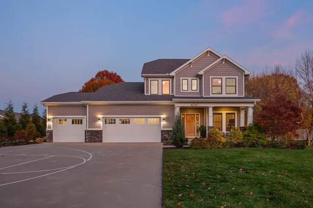 $699,900 | 4047 Fox Woods Road, St. Joseph, MI 49085