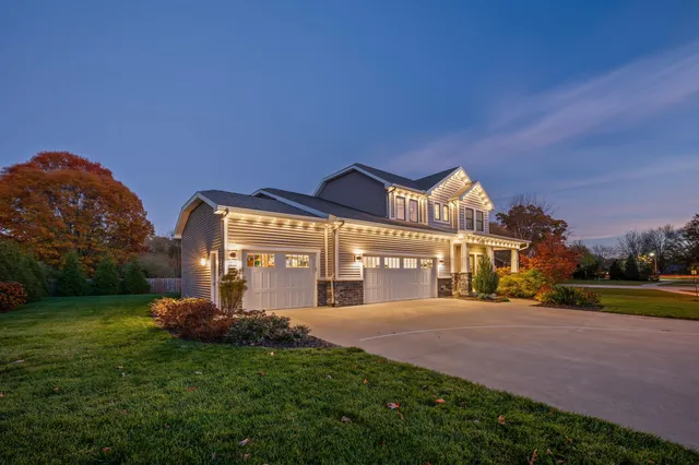 $699,900 | 4047 Fox Woods Road, St. Joseph, MI 49085