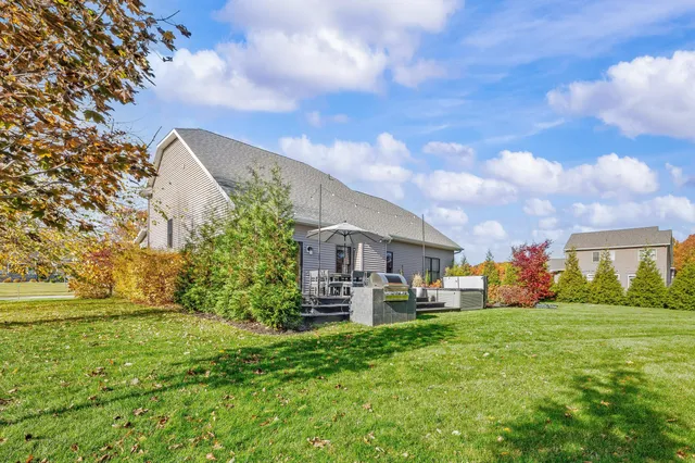 $699,900 | 4047 Fox Woods Road, St. Joseph, MI 49085