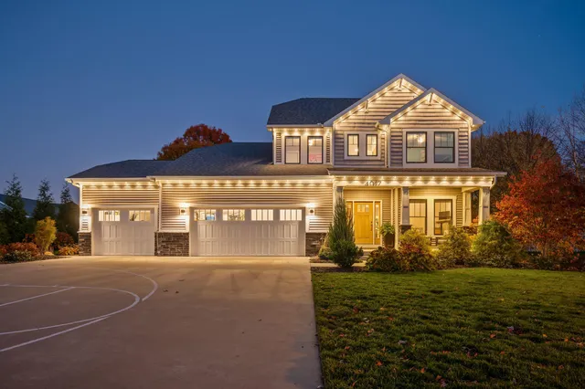 $699,900 | 4047 Fox Woods Road, St. Joseph, MI 49085