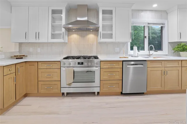 $1,175,000 | 13 Bittersweet Avenue, Hampton Bays, NY 11946