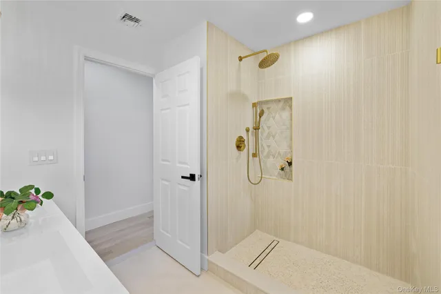 $1,175,000 | 13 Bittersweet Avenue, Hampton Bays, NY 11946