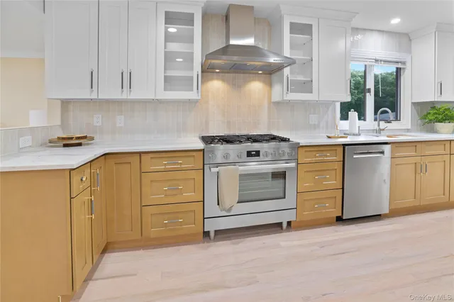 $1,175,000 | 13 Bittersweet Avenue, Hampton Bays, NY 11946