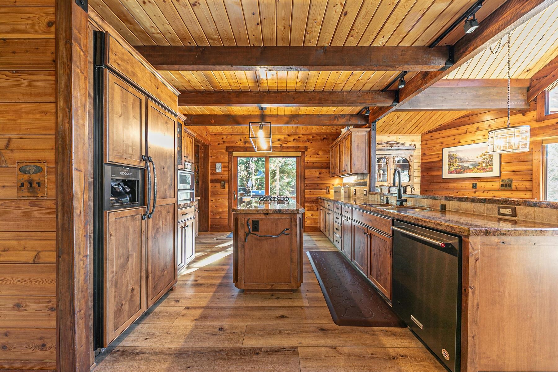 11443 Sitzmark Way Truckee, CA 96161 - Photo 5 of 28 Gallery Image 5