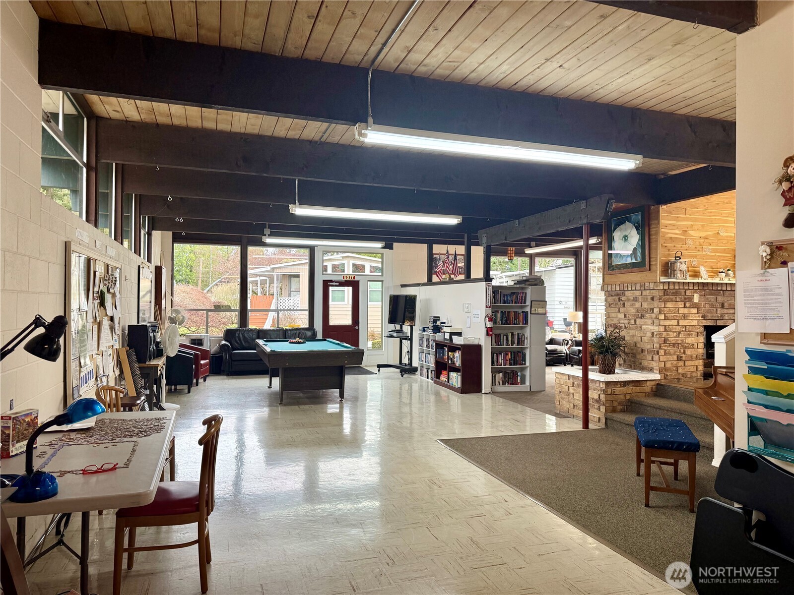 11622 Silver Lake Road, Unit 55 Everett, WA 98208 - Photo 15 of 21 a living room with furniture and a large window