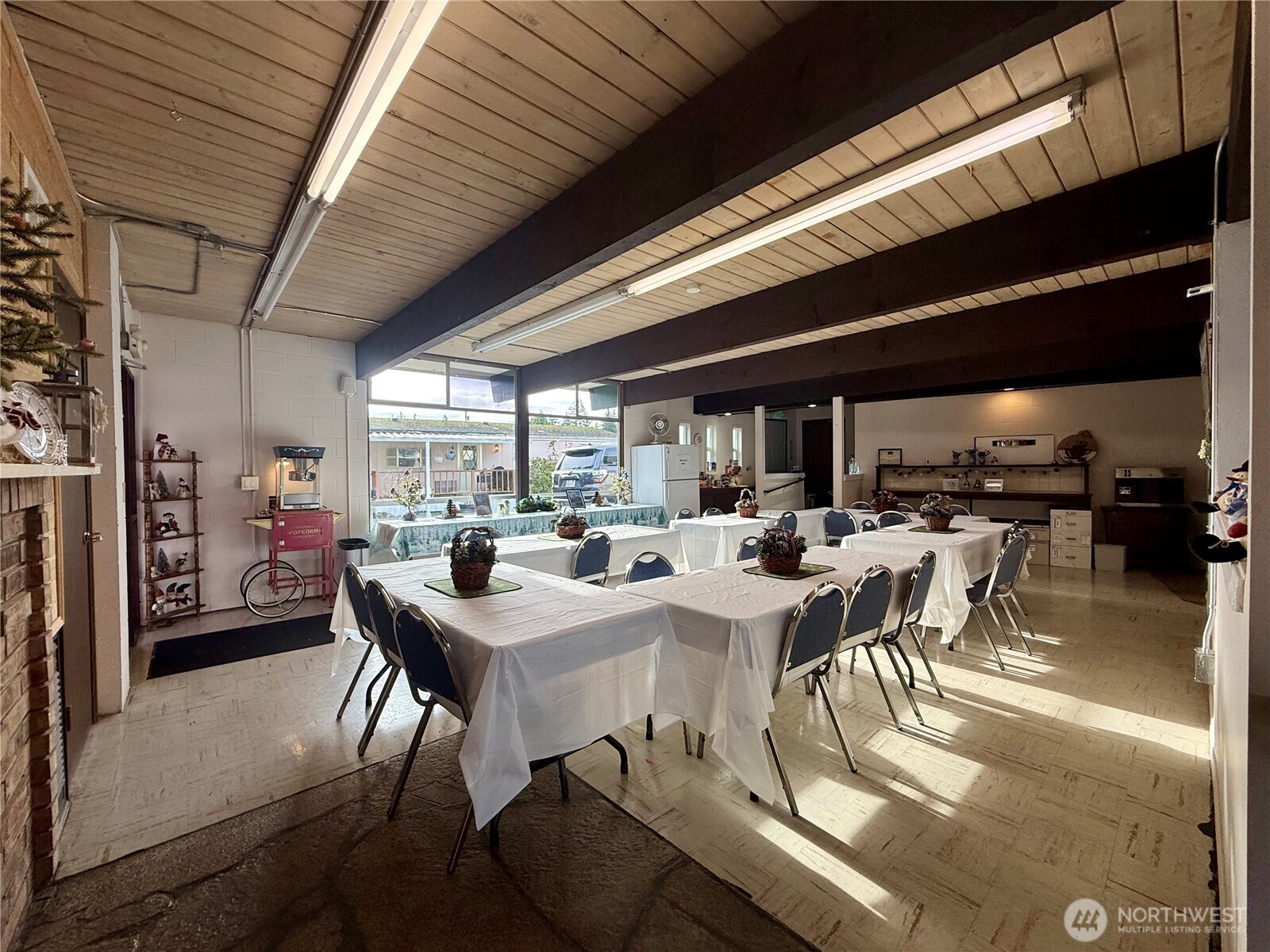 11622 Silver Lake Road, Unit 55 Everett, WA 98208 - Photo 21 of 21 a room with lots of table and chairs