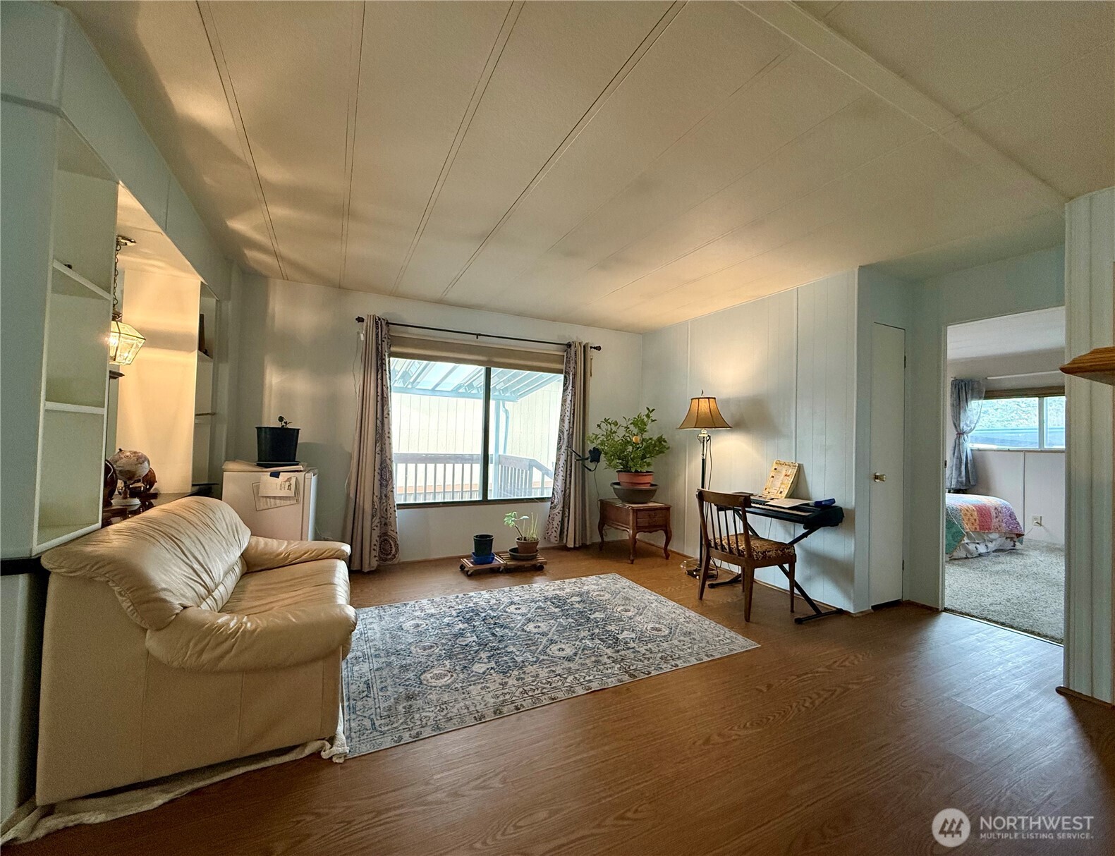11622 Silver Lake Road, Unit 55 Everett, WA 98208 - Photo 6 of 21 a living room with furniture window and a table