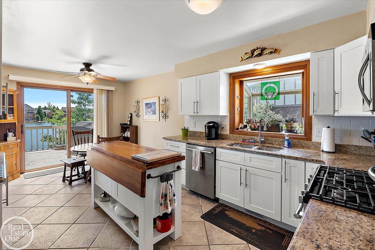3286 Sandy Point Utica, MI 48316 - Photo 15 of 67
