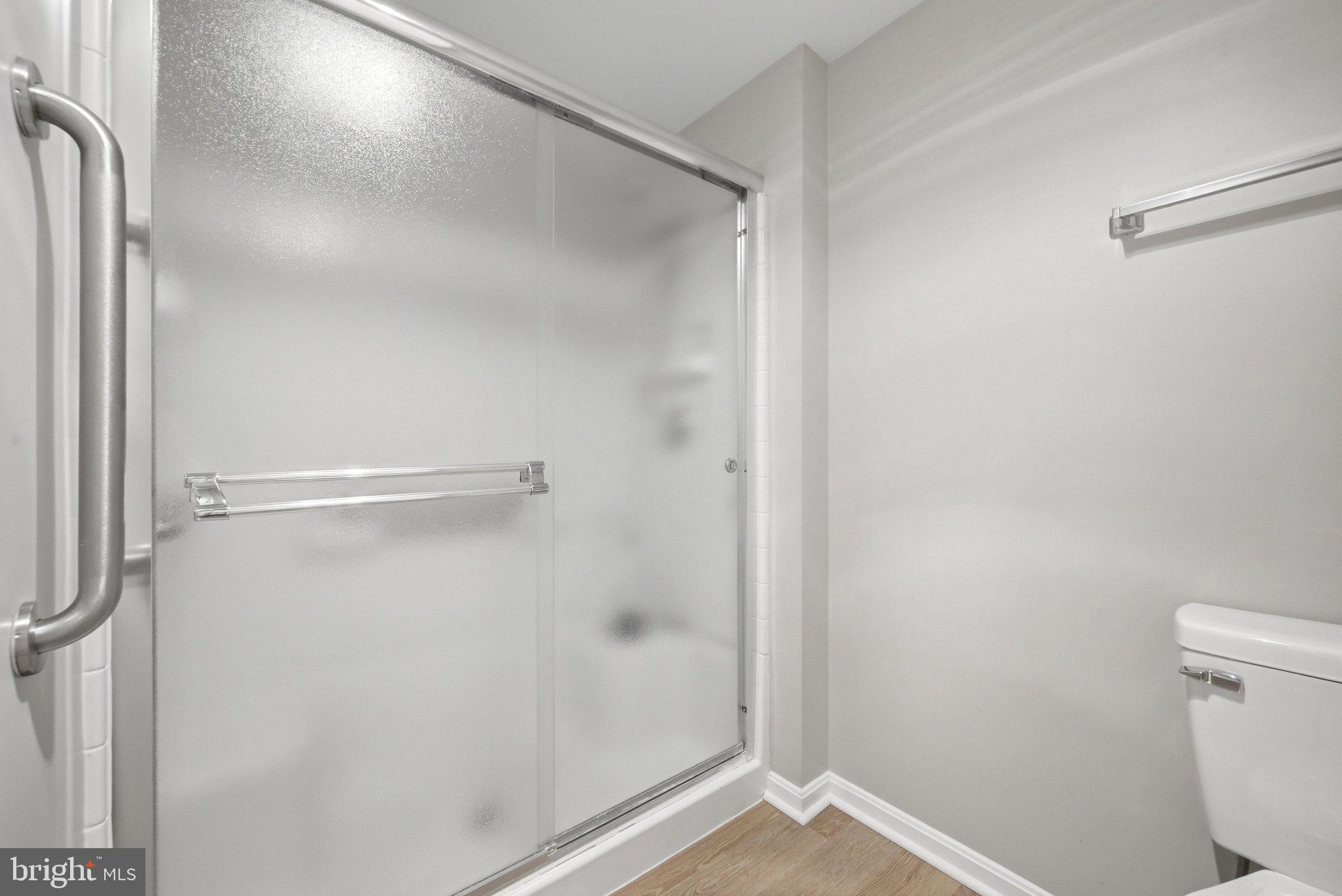 19375 Cypress Ridge Terrace, Unit 922 Leesburg, VA 20176 - Photo 30 of 89 Primary Bathroom