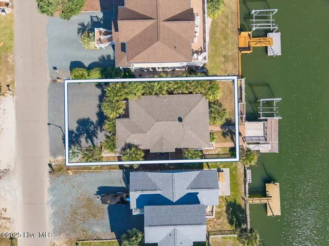 $799,000 | 124 Dolphin Drive, Holden Beach, NC 28462