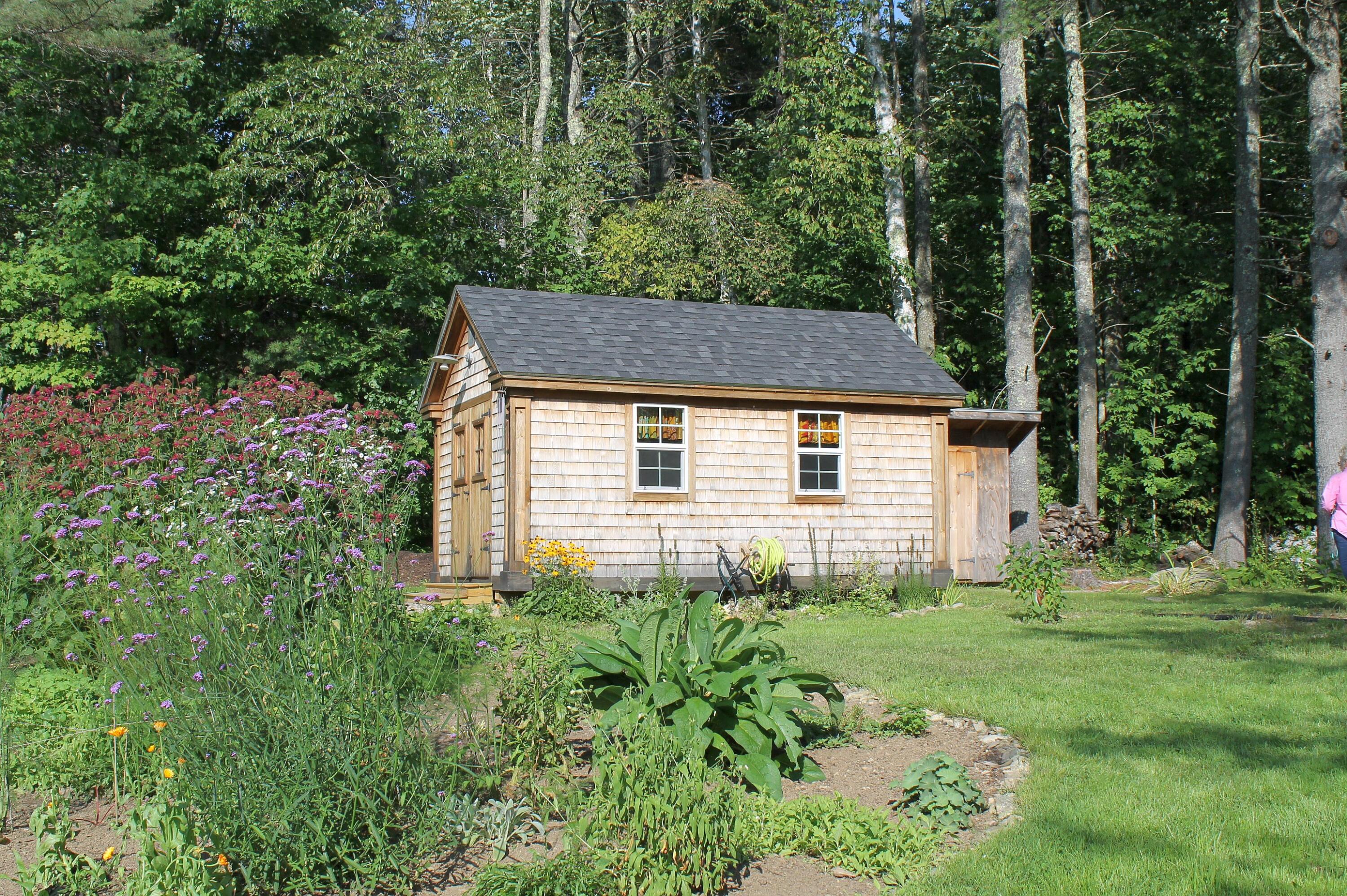7 Back Searsport Road Belfast, ME 04915 - Photo 18 of 24 cabin exterior
