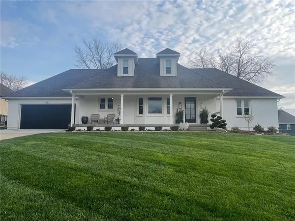$425,000 | 615 Overlook Drive, Raymore, MO 64083