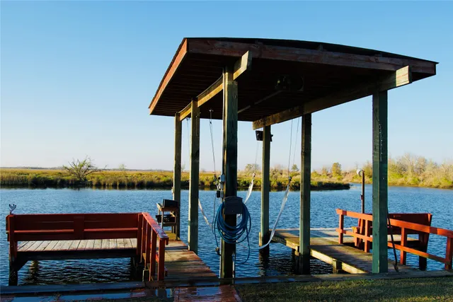 $320,000 | 627 Port Road, Angleton, TX 77515