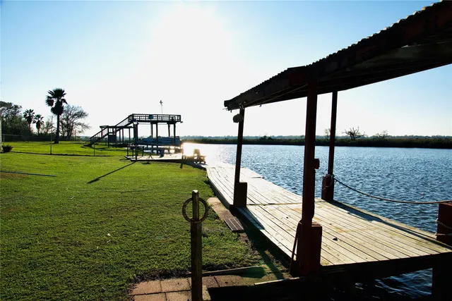 $320,000 | 627 Port Road, Angleton, TX 77515