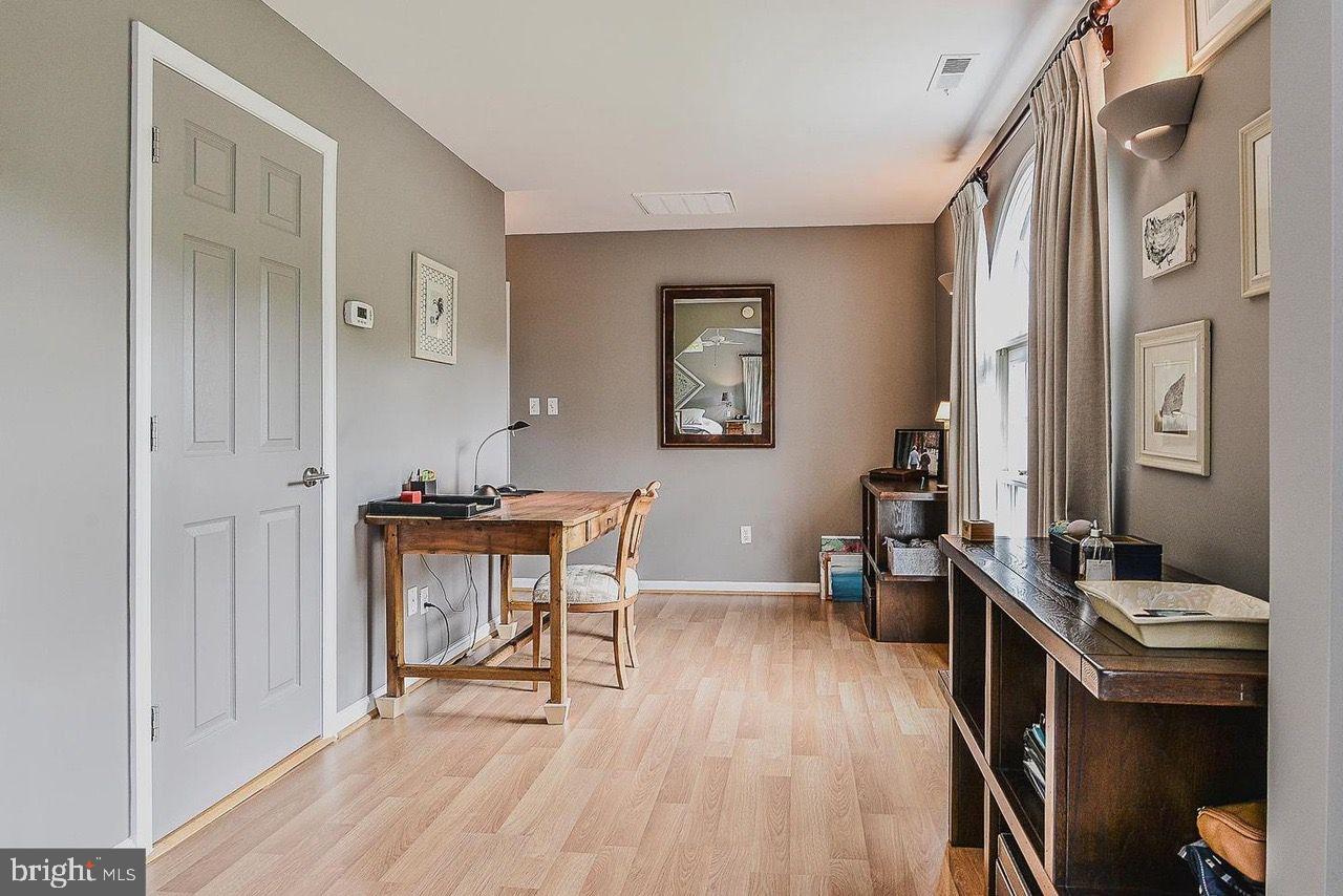 10394 Adel Road Oakton, VA 22124 - Photo 26 of 57