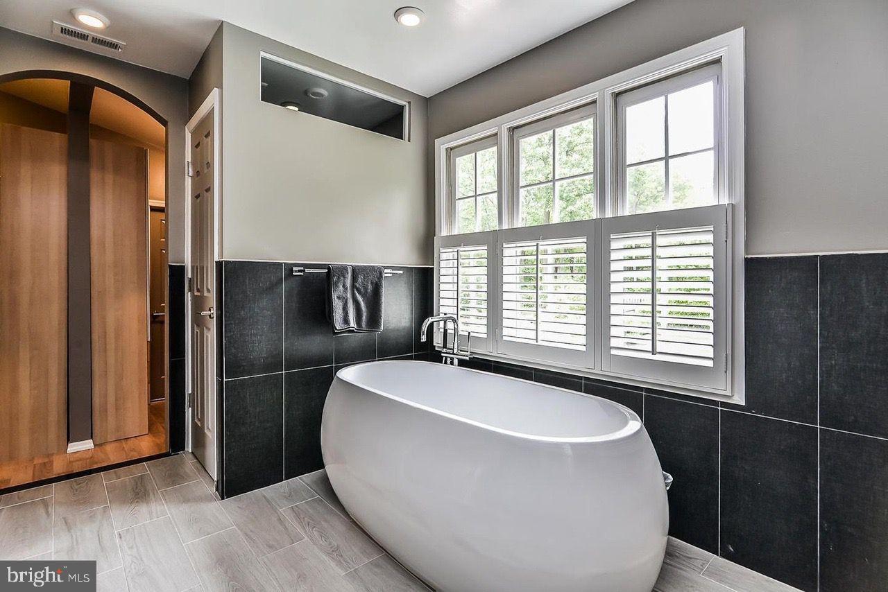 10394 Adel Road Oakton, VA 22124 - Photo 30 of 57