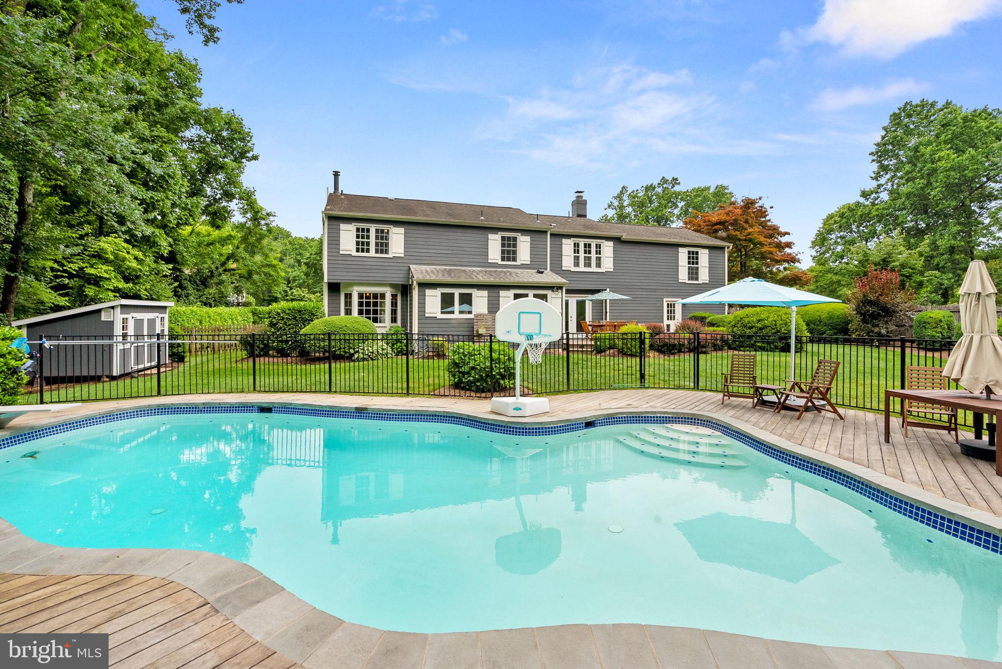 10394 Adel Road Oakton, VA 22124 - Photo 3 of 57