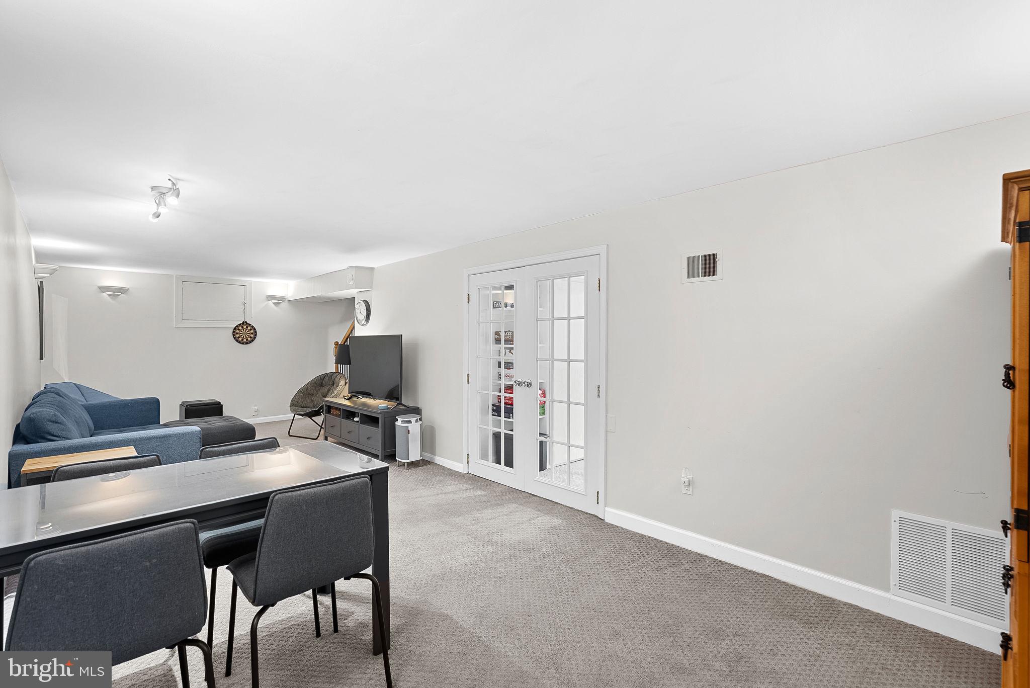 10394 Adel Road Oakton, VA 22124 - Photo 41 of 57