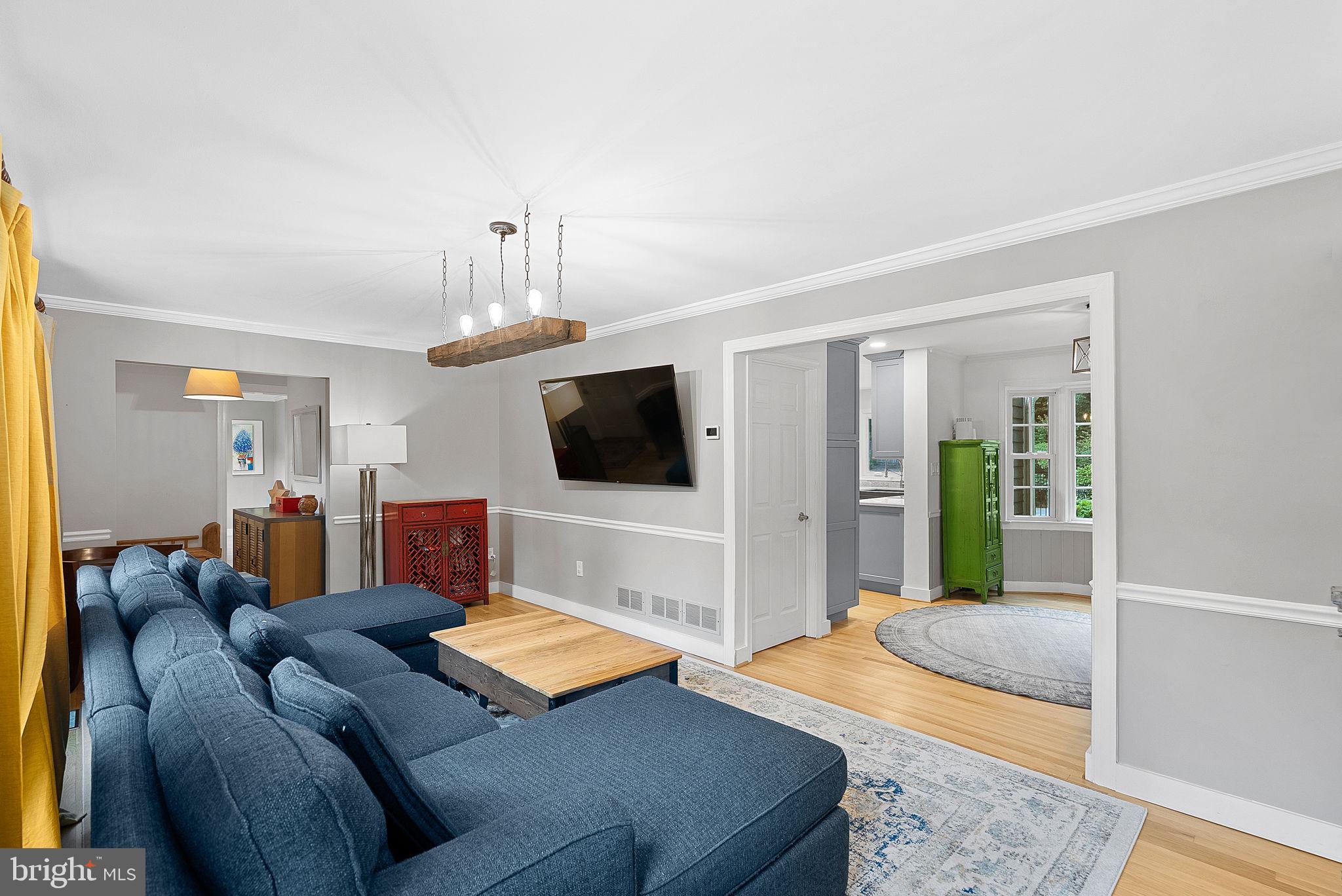 10394 Adel Road Oakton, VA 22124 - Photo 9 of 57