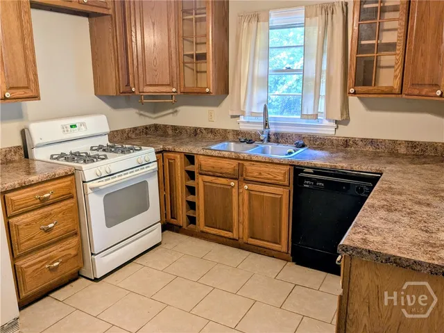 $1,900 | 12 Dyches Drive, Savannah, GA 31406