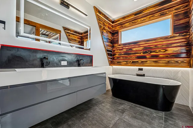 a view of building with the view of the back of the house