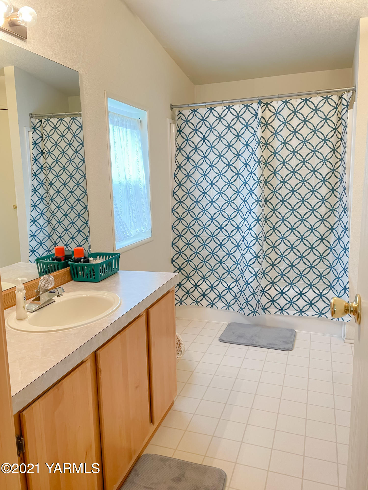 11806 Postma Road Moxee, WA 98936 - Photo 12 of 24 a bathroom with a sink and a mirror