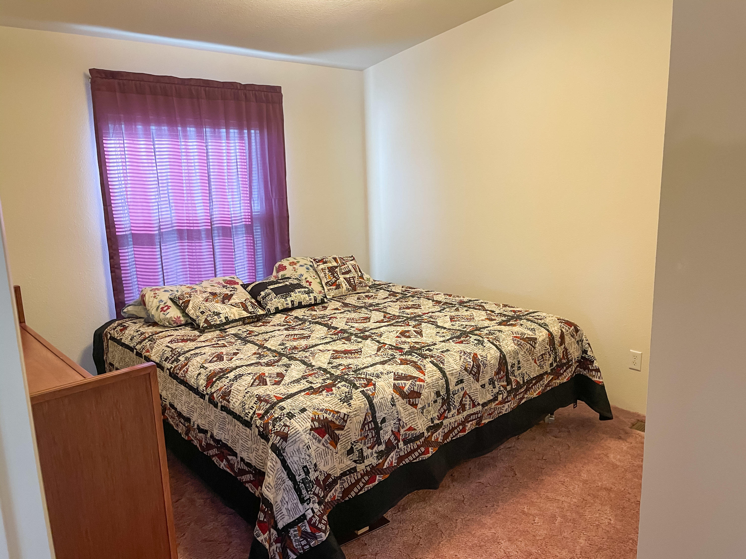 11806 Postma Road Moxee, WA 98936 - Photo 13 of 24 a bed sitting in a spacious bedroom next to a window