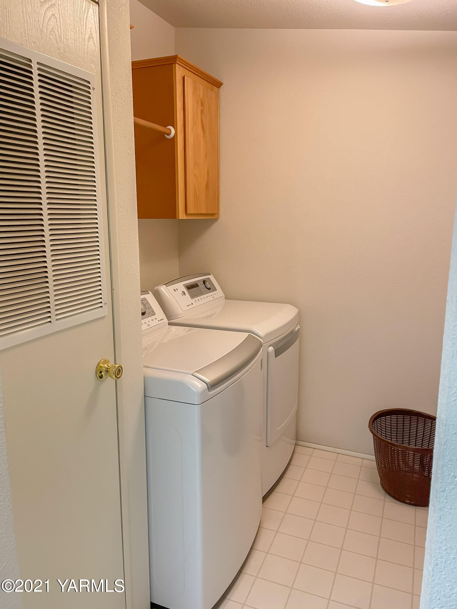 11806 Postma Road Moxee, WA 98936 - Photo 16 of 24 a utility room with dryer and washer