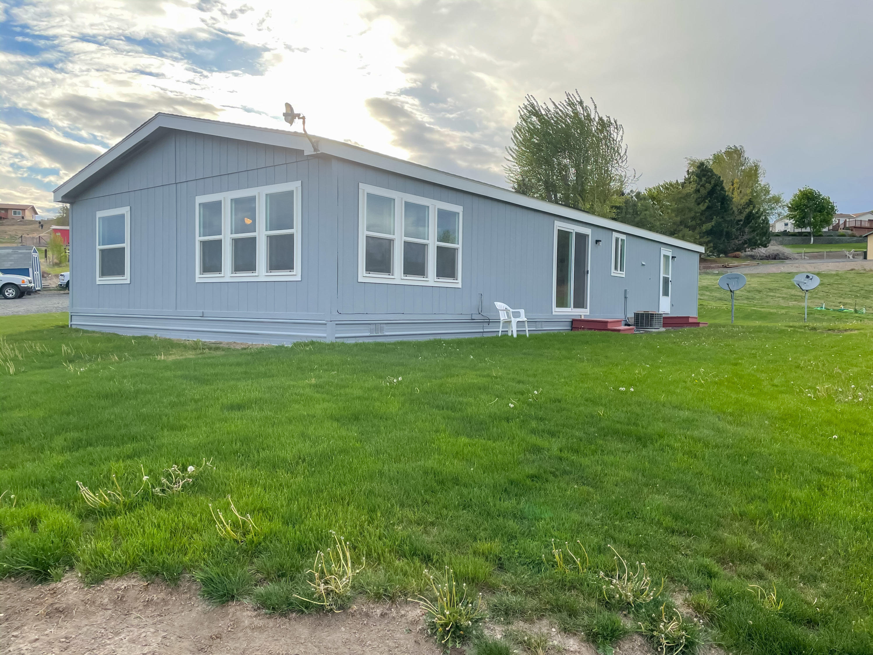 11806 Postma Road Moxee, WA 98936 - Photo 18 of 24 a house view with a outdoor space