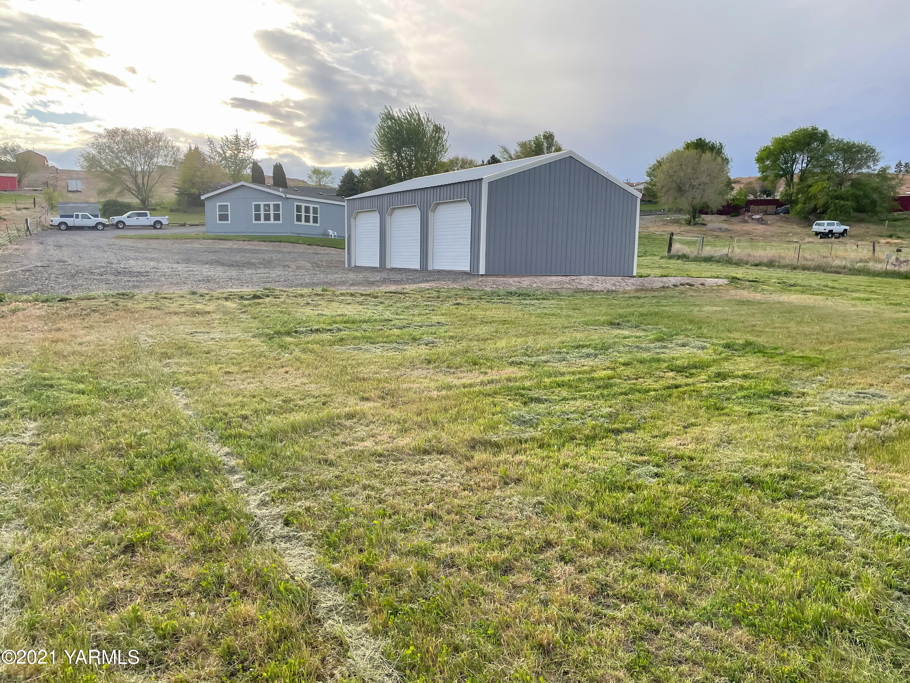 11806 Postma Road Moxee, WA 98936 - Photo 21 of 24 a house view with a outdoor space