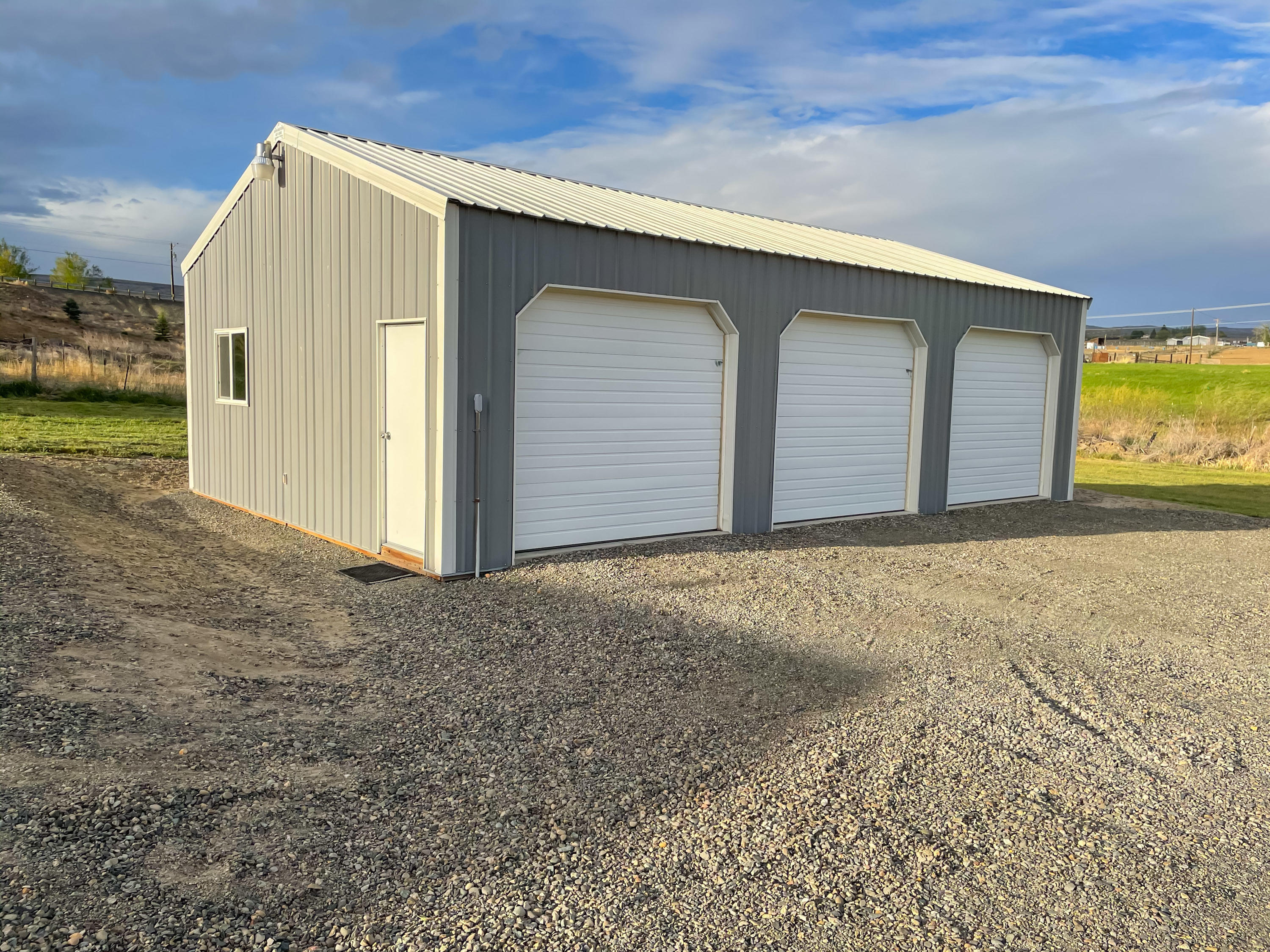 11806 Postma Road Moxee, WA 98936 - Photo 22 of 24 a view of garage