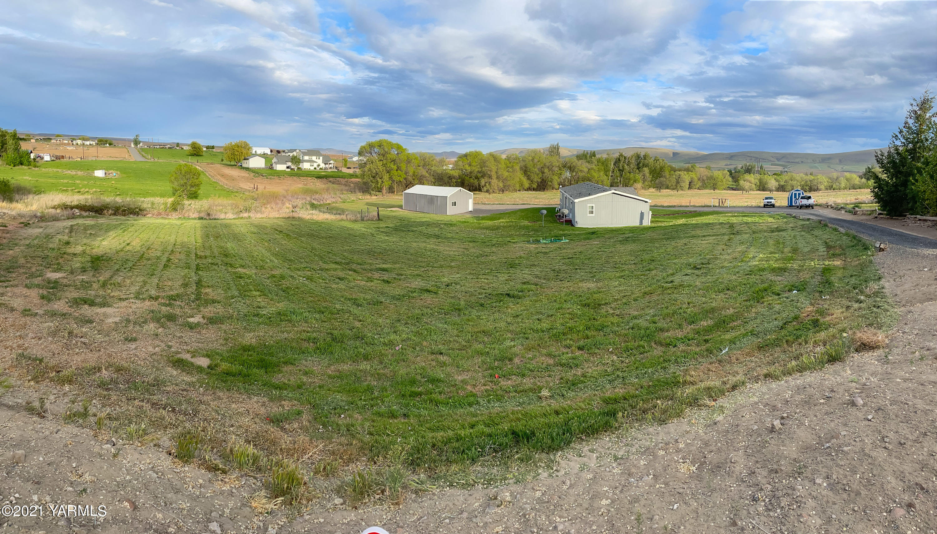 11806 Postma Road Moxee, WA 98936 - Photo 24 of 24 a view of a lake with a city