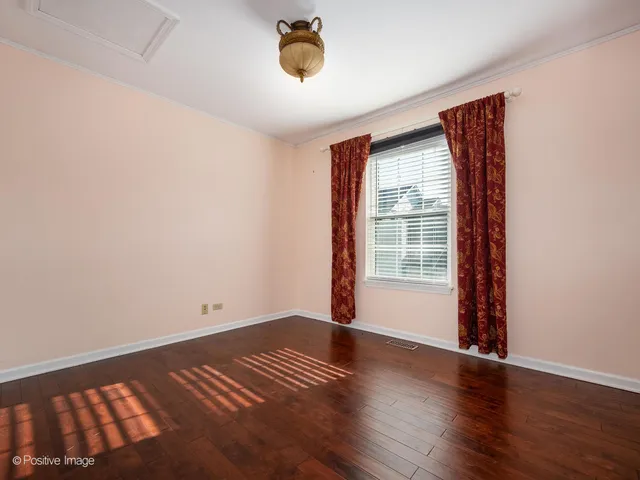 $359,900 | 13296 West Heiden Circle, Lake Bluff, IL 60044