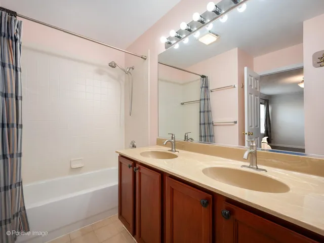 $359,900 | 13296 West Heiden Circle, Lake Bluff, IL 60044