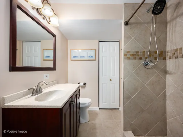 $359,900 | 13296 West Heiden Circle, Lake Bluff, IL 60044