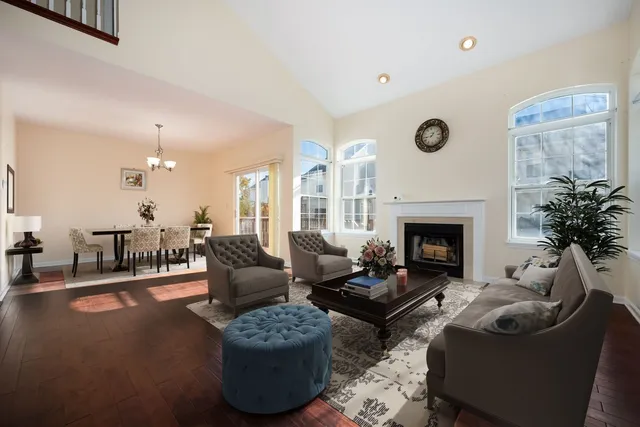 $359,900 | 13296 West Heiden Circle, Lake Bluff, IL 60044