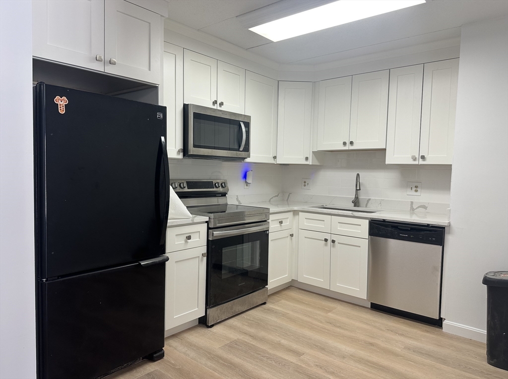 137 Franklin Street, Unit 201 Stoneham, MA 02180 - Photo 2 of 8