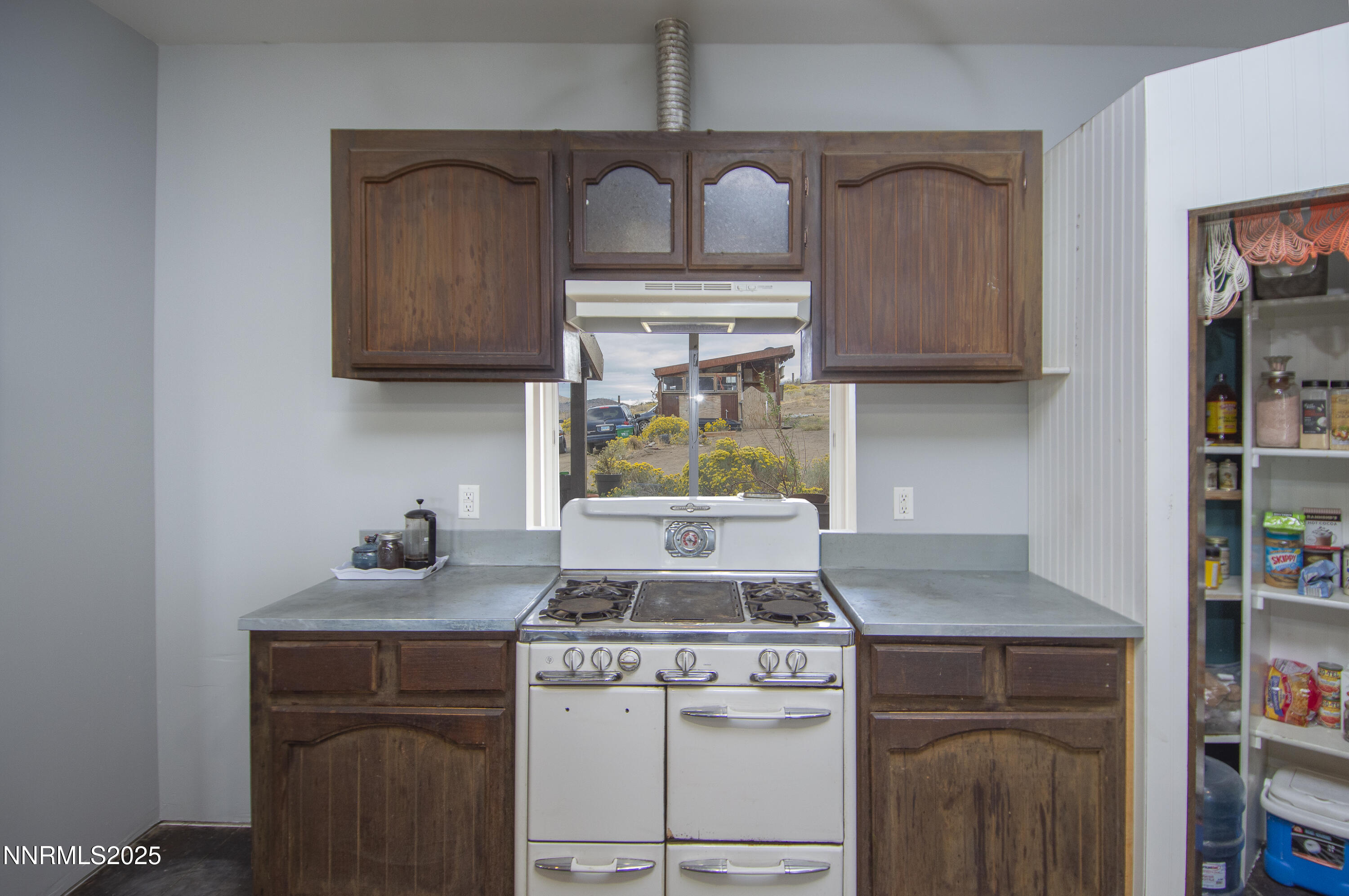 20 Prairie Way Reno, NV 89506 - Photo 31 of 48 a kitchen with sink a stove and cabinets
