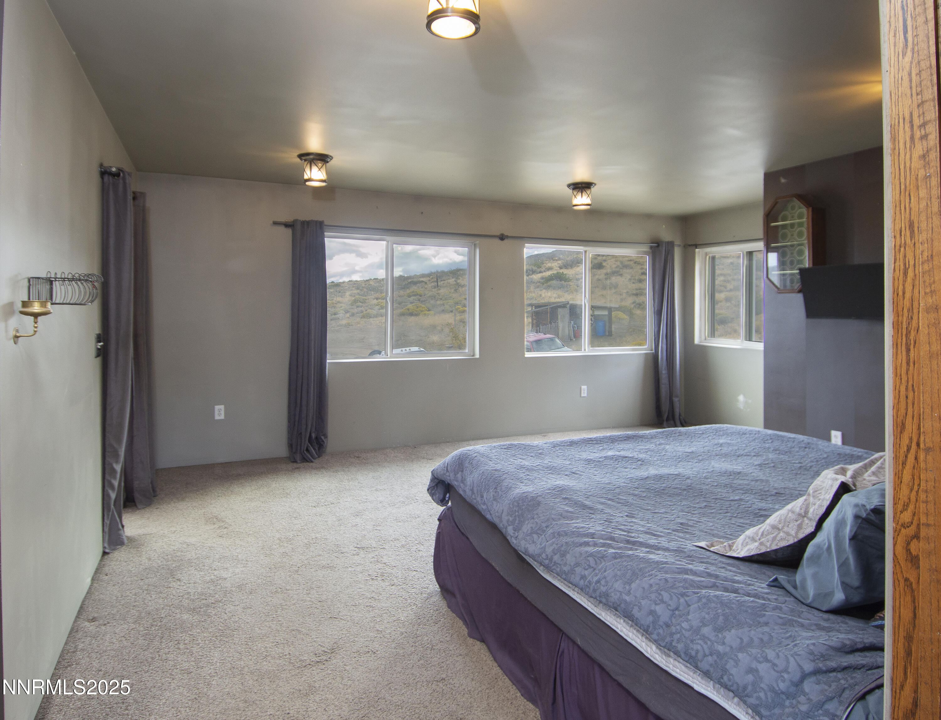 20 Prairie Way Reno, NV 89506 - Photo 36 of 48 a room with a bed and a window