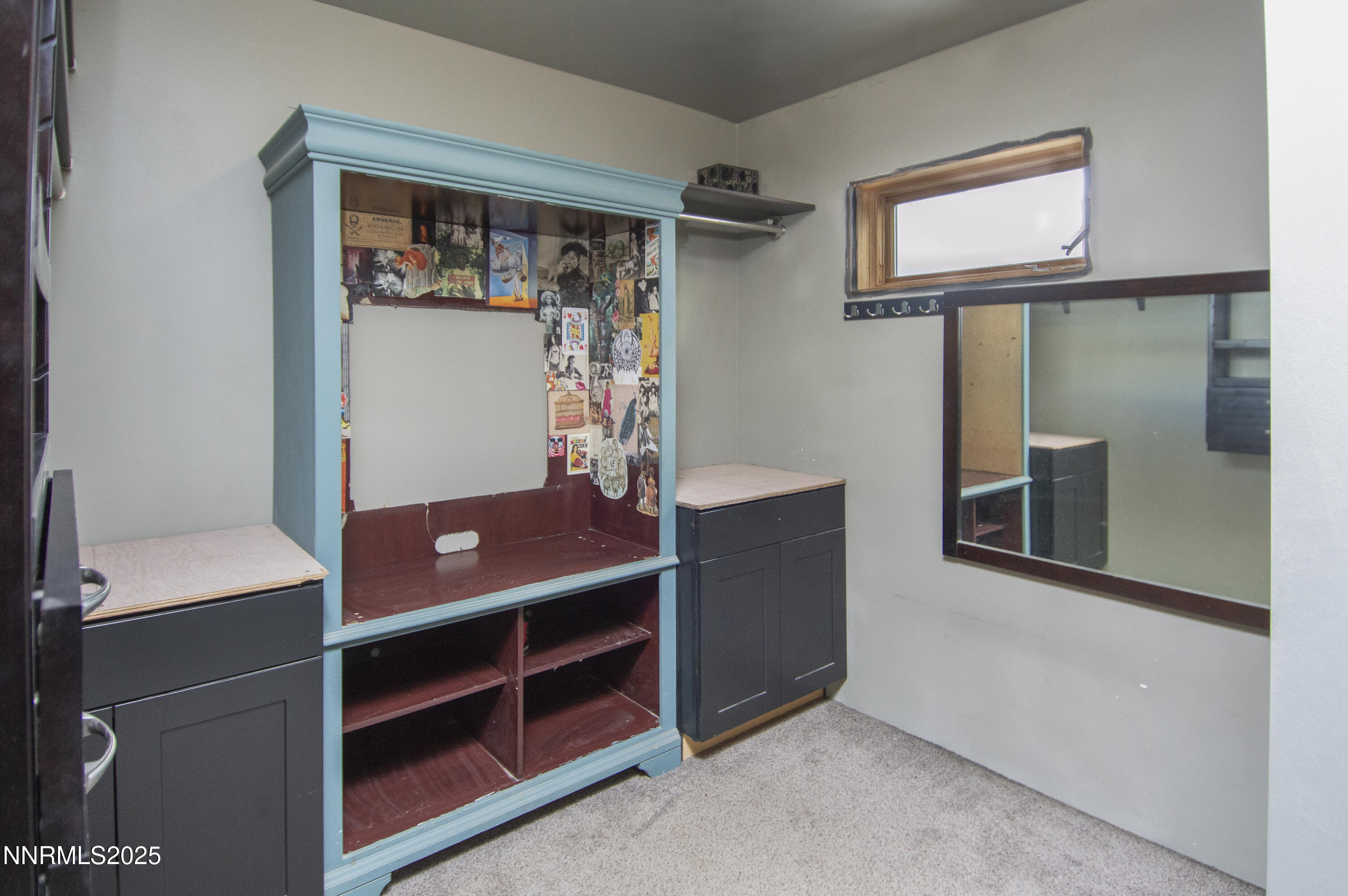 20 Prairie Way Reno, NV 89506 - Photo 39 of 48 a room with furniture and window