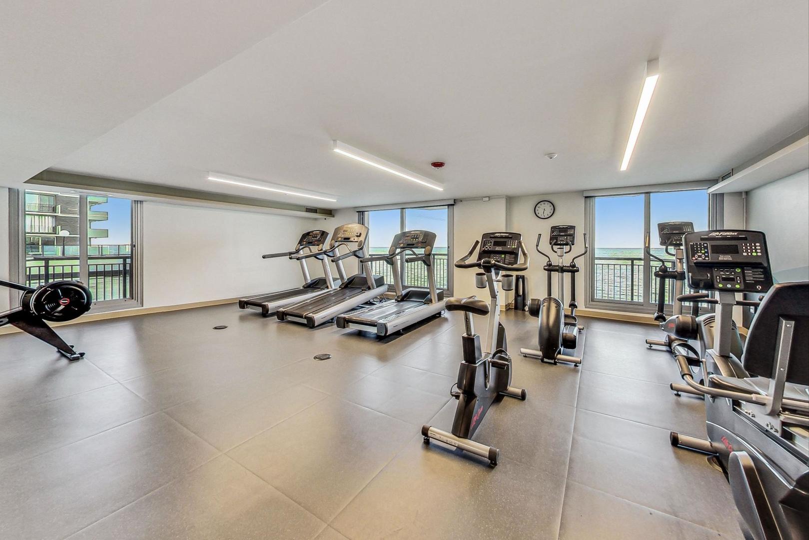 6007 North Sheridan Road, Unit 5D Chicago, IL 60660 - Photo 18 of 26 Gallery Image 18
