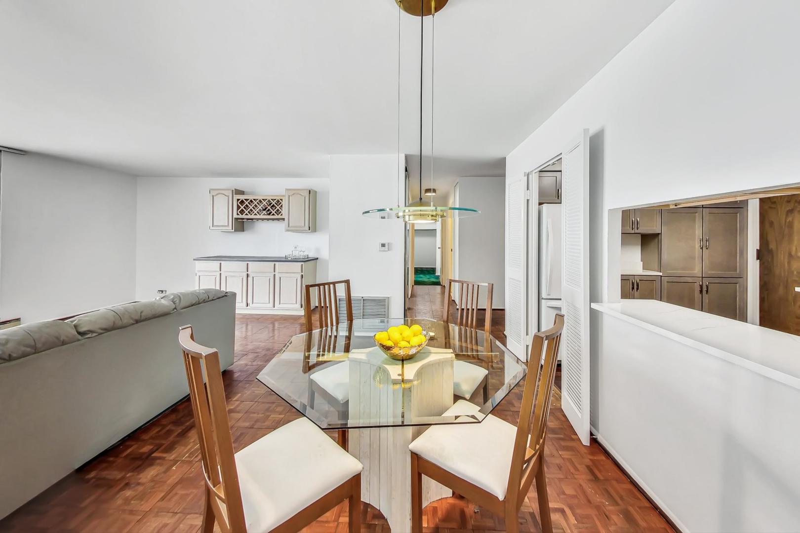 6007 North Sheridan Road, Unit 5D Chicago, IL 60660 - Photo 3 of 26 Gallery Image 3