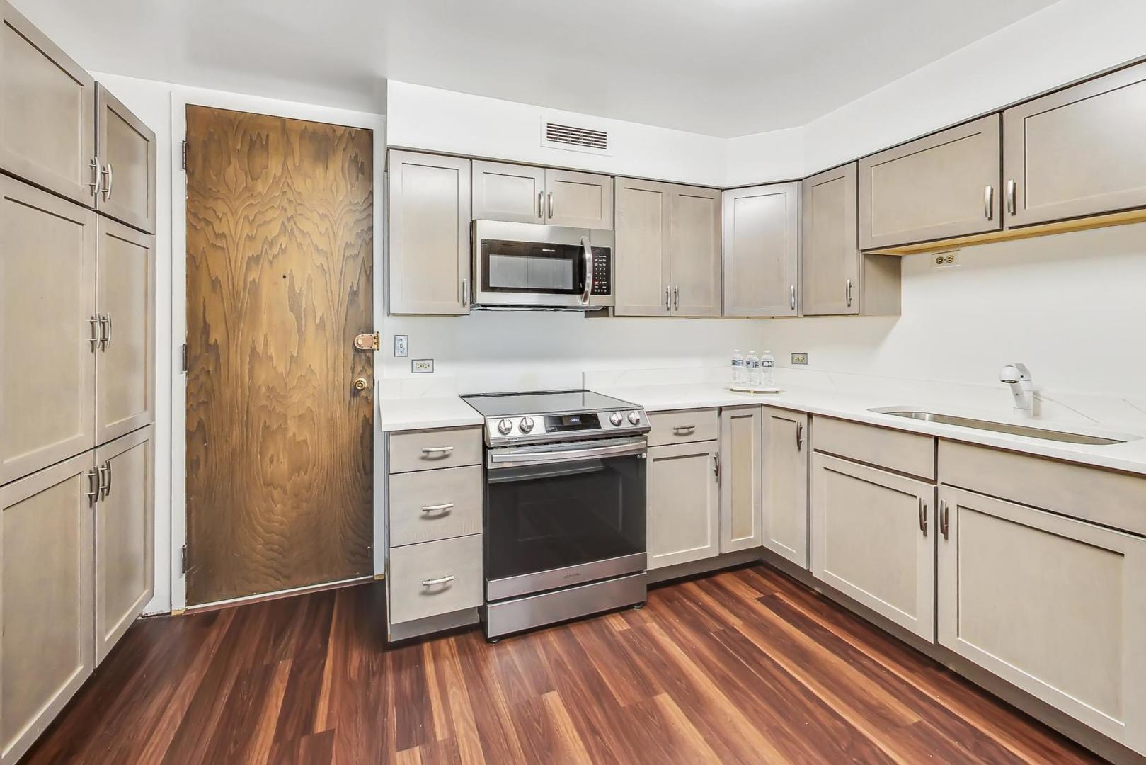 6007 North Sheridan Road, Unit 5D Chicago, IL 60660 - Photo 7 of 26 Gallery Image 7