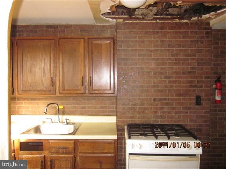3061 South Atlanta Road Camden, NJ 08104 - Photo 4 of 6 Kitchen