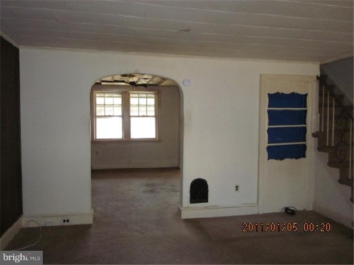 3061 South Atlanta Road Camden, NJ 08104 - Photo 6 of 6 Living Room