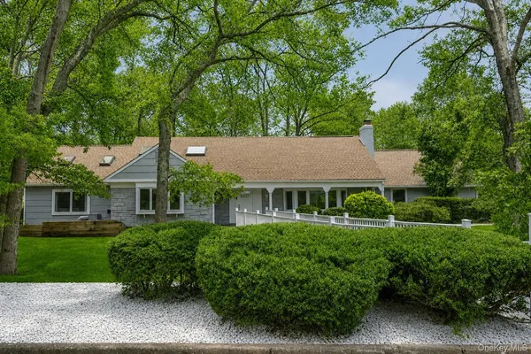 $1,599,999 | 2 Westbourne Lane, Melville, NY 11747